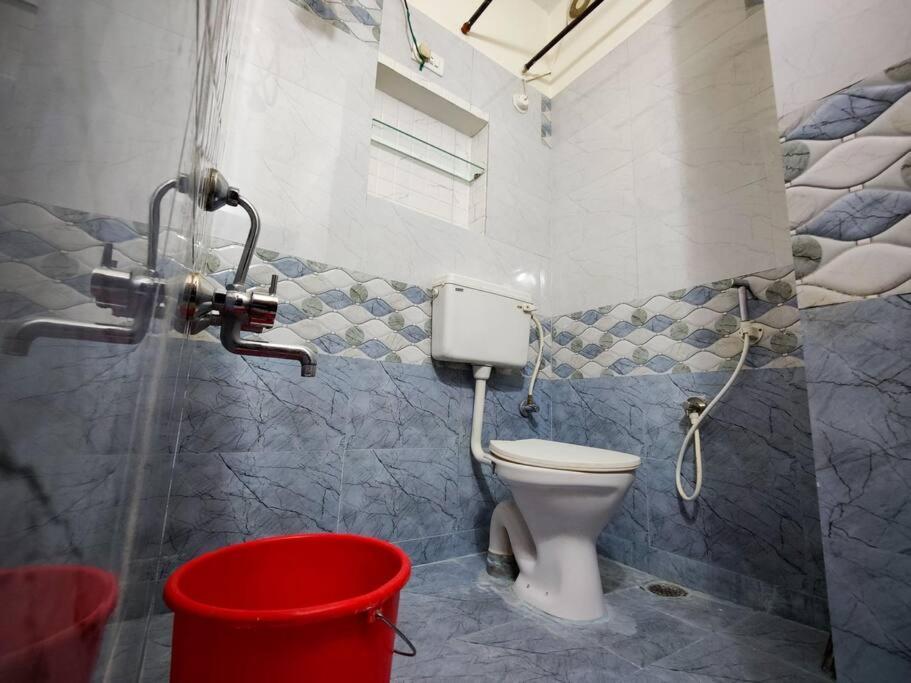 Comfy 2-Bedroom House In Sanjaynagar, Bengaluru Buitenkant foto